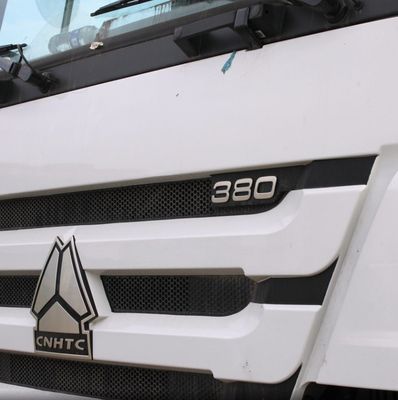 Veículo de mistura de cimento Sinotruk com pneus e personalização do sistema de direção hidráulica