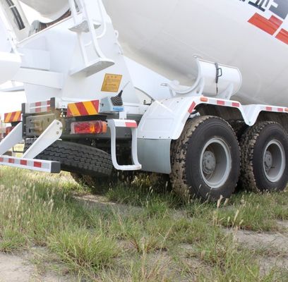 Veículo de mistura de cimento Sinotruk com pneus e personalização do sistema de direção hidráulica