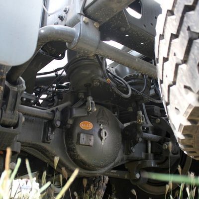 Veículo de mistura de cimento Sinotruk com pneus e personalização do sistema de direção hidráulica