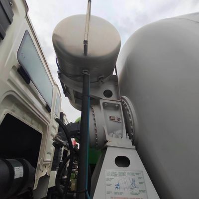 Sinotruck HOWO 6X4 8X4 Misturador de cimento usado Desconto 5% com material de caixa de carga de aço carbono
