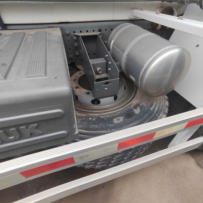 Sinotruck HOWO 6X4 8X4 Misturador de cimento usado Desconto 5% com material de caixa de carga de aço carbono