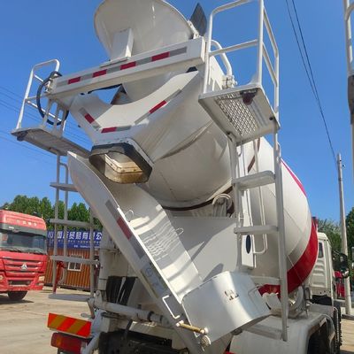 Combustível Potência máxima 300-400 cv Caminhão de mistura de cimento diesel para obras de construção