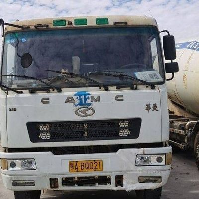 8 Deslocamento Sinotruk Diesel 2m3 Caminhão de mistura de concreto com sistema de direção hidráulica