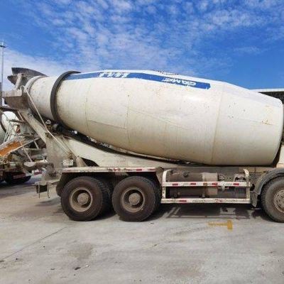 8 Deslocamento Sinotruk Diesel 2m3 Caminhão de mistura de concreto com sistema de direção hidráulica