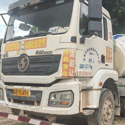 Combustível- 6x4 Direção hidráulica Sinotruk 2m3 Caminhão de mistura de concreto para aplicações de trabalho pesado