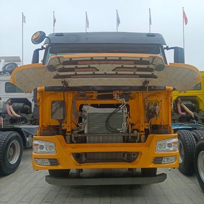 Espaçoso assento do condutor e tanque de combustível personalizado de 400L Versátil 2024 HOWO caminhão de transporte