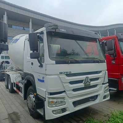 30T Carga útil Sinotruk Chassis 380HP Utilidade caminhão misturador de concreto com direção hidráulica