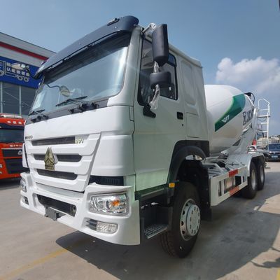 30T Carga útil de aço carbono HOWO caminhão de mistura de concreto com direção hidráulica e pneus