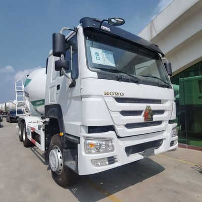 Veículo de construção a diesel com misturador de cimento portátil e sistema de direção hidráulica