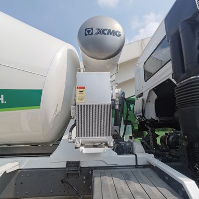 Caminhão portátil de mistura de cimento com chassi e pneus Sinotruk