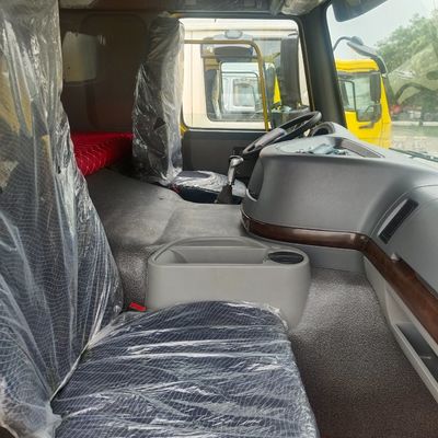 Trator de caminhão HOWO poderoso para transporte de carga pesada 6.8x2.5x3.8m Tamanho do pacote