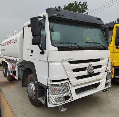 Caminhão de entrega de água com chassi Sinotruk para transporte de água potável segura