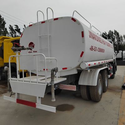 Caminhão de entrega de água com chassi Sinotruk para transporte de água potável segura