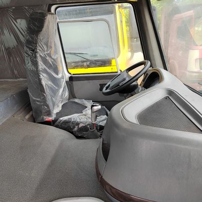 Caminhão de entrega de água com chassi Sinotruk para transporte de água potável segura