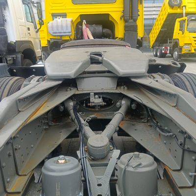Cabeça de tractor pesado HOWO6X4 Trac com assento do condutor com suspensão pneumática