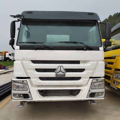 Caminhão de distribuição de água Sinotruk HOWO 6X4 com um pacote de peso bruto de 13570.000 kg