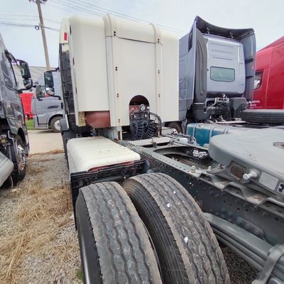Sinotruk HOWO Cnl Cabeça de tractor de GNL para reboque de semi-reboque 6×4 Desempenho da roda motriz