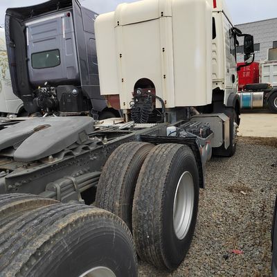 Veículo de transporte de mercadorias Sinotruk HOWO de 336 CV com ≤ 5 lugares e GNC/GNL acessível