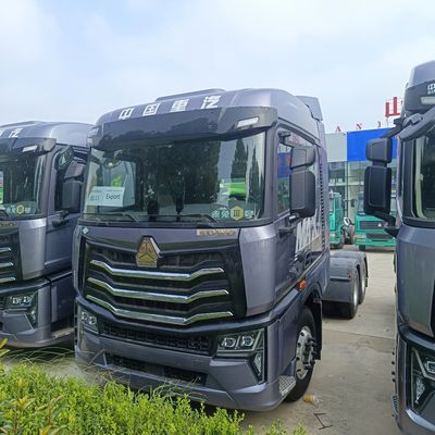 Caminhão pesado nacional HOWO700HP 6x4 10 Roda de transporte de tração usada em 2024