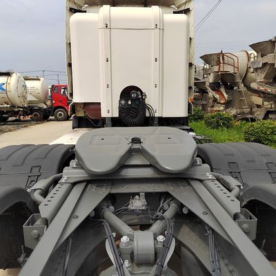 Caminhão Sinotruck HOWO 6X4 de segunda mão CNG de carga pesada para a sua solução de transporte