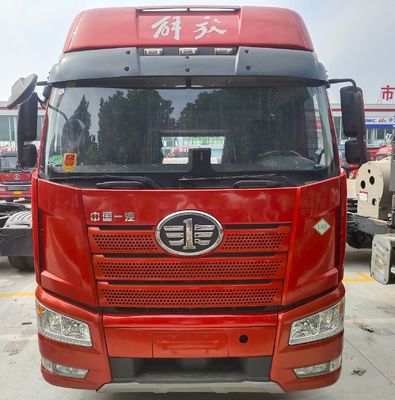 Em termos económicos, FAW Jiefang J6p Camião de transporte a gás 6X4 de tração com capacidade do motor&gt; 8L