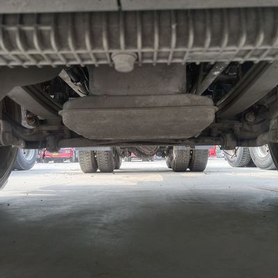 Sinotruk Chassis FAW J6p Gás 6X4 caminhão a preço acessível 7.40m*2.55m*3.76m