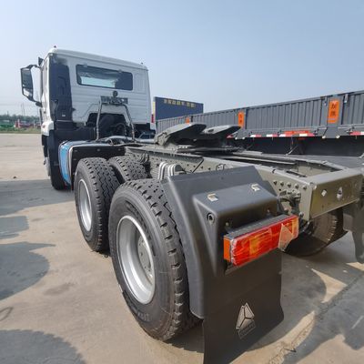 Material de aço carbono HOWO Tractor durável Caminhão usado 6500.000kg Pacote Peso bruto