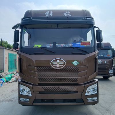 Veículo de transporte de 630 CV de tractor a gás de liberação com pneus e sistema de direção avançado
