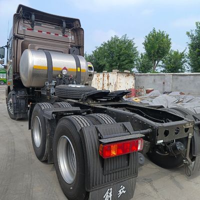 Veículo de transporte de 630 CV de tractor a gás de liberação com pneus e sistema de direção avançado