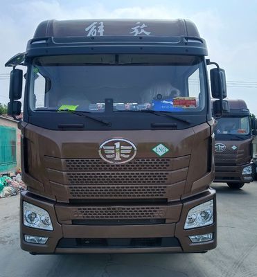 Caminhão de transporte de 630 HP com pneus e certificado ISO pelo chassi Sinotruk
