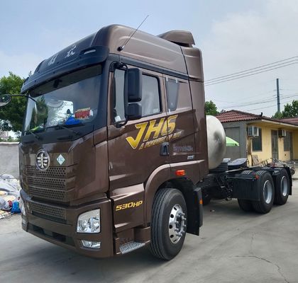 630HP Direção elétrica sem tubo Trator de gás Remolque de caminhão 6 * 4 com caixa de carga de aço carbono