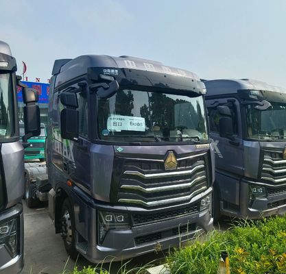 US 2024 Caminhão de tração leve HOWO GNL a gás 6 * 4 480HP a 700HP Caminhão de transporte com peças