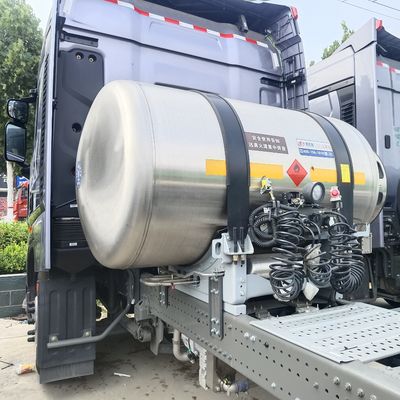 US 2024 Caminhão de tração leve HOWO GNL a gás 6 * 4 480HP a 700HP Caminhão de transporte com peças