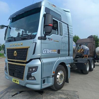 630HP 6*4 2024 Shandeka G7h LNG Tractor Truck para Transportar 8.25m*2.55m*3.96m Carga