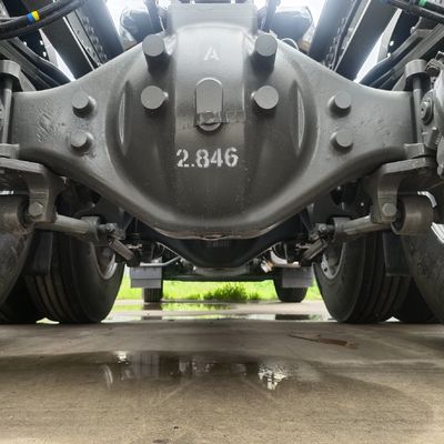 Caminhão pesado nacional Max HOWO GNL Caixa de carga de aço carbono Direção hidráulica avançada