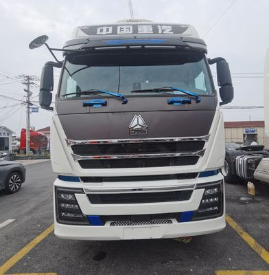 Componentes de motor de prata para caminhão-trator HOWO 6X4 230.00cm * 110.00cm * 130.00cm Top