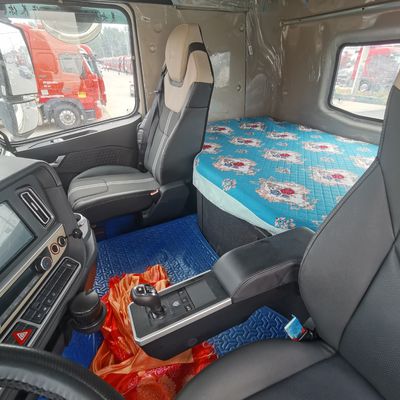 Componentes de motor de prata para caminhão-trator HOWO 6X4 230.00cm * 110.00cm * 130.00cm Top